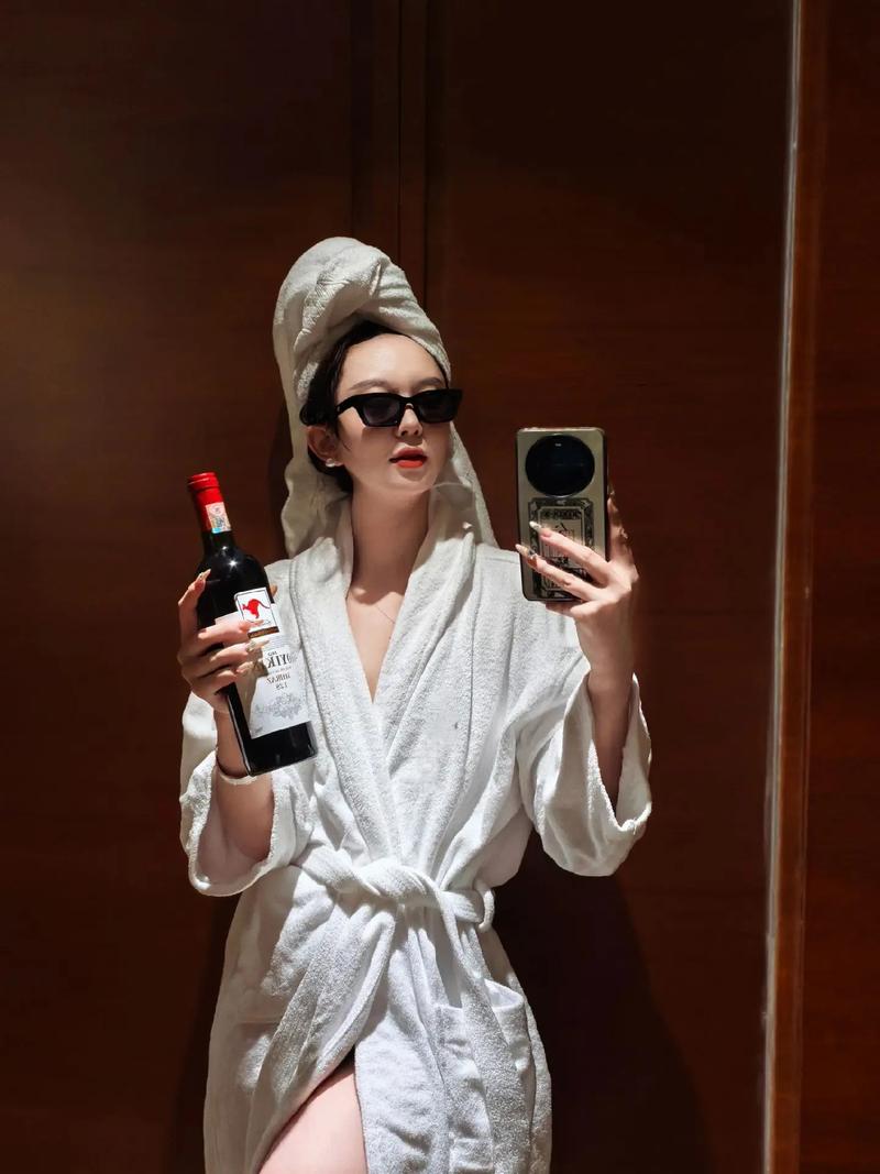 女明星穿睡衣外拍_公众人物形象管理_女明星代言睡衣