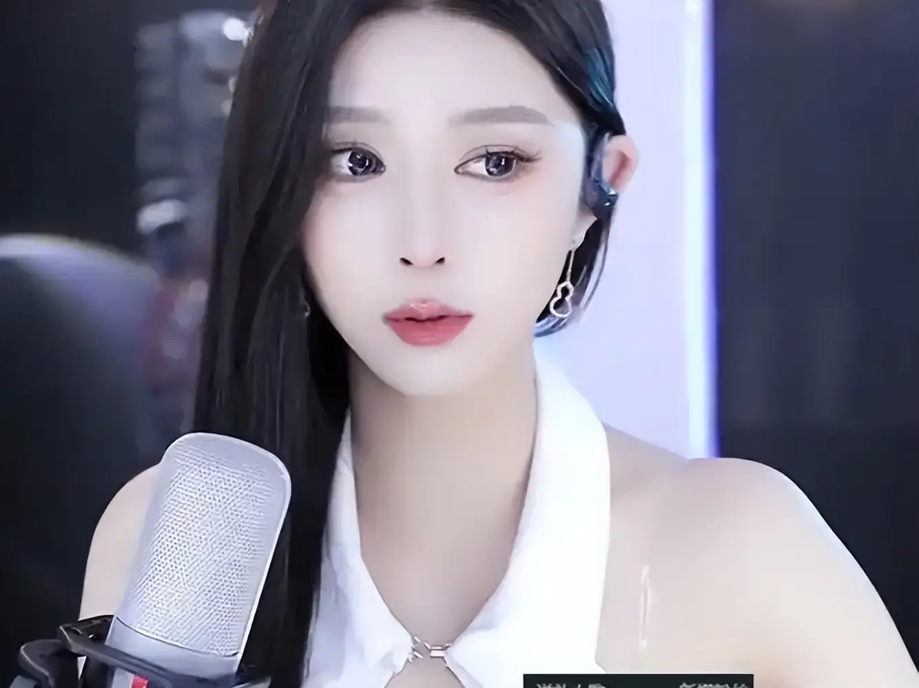 美颜滤镜撕下来_抖音网红红毯见光死_抖音网红美女黑料在线播放,