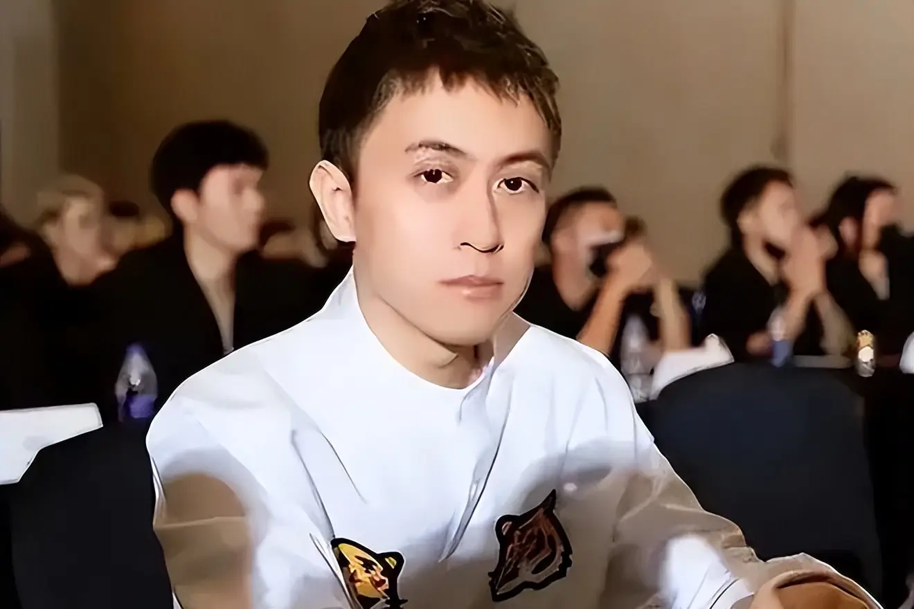 网红王思聪八卦-_秦奋撞毁超跑事件_秦奋的奢华生活