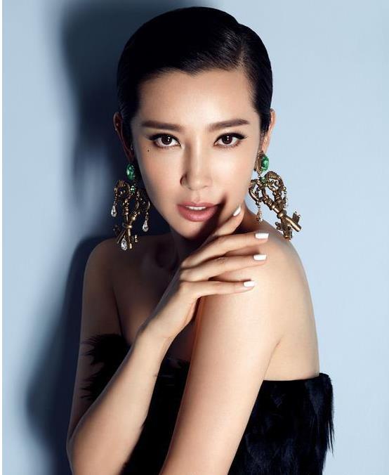 娱乐圈假唱假学历假身高_女明星做假_娱乐圈假脸假作品假年龄